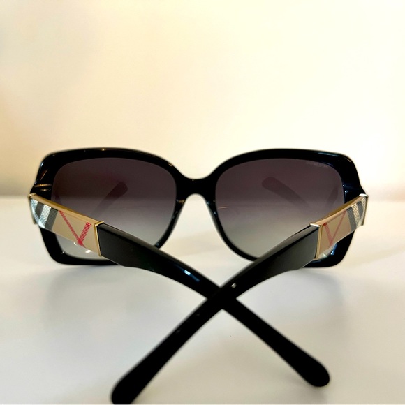 Burberry Oversized black Sunglasses- Authentic - Picture 1 of 7